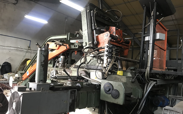 Łuszczarka Corali M84 z podajnikiem.